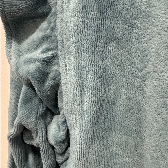 Kate Quinn Ruffled Top - Picture 2 of 4